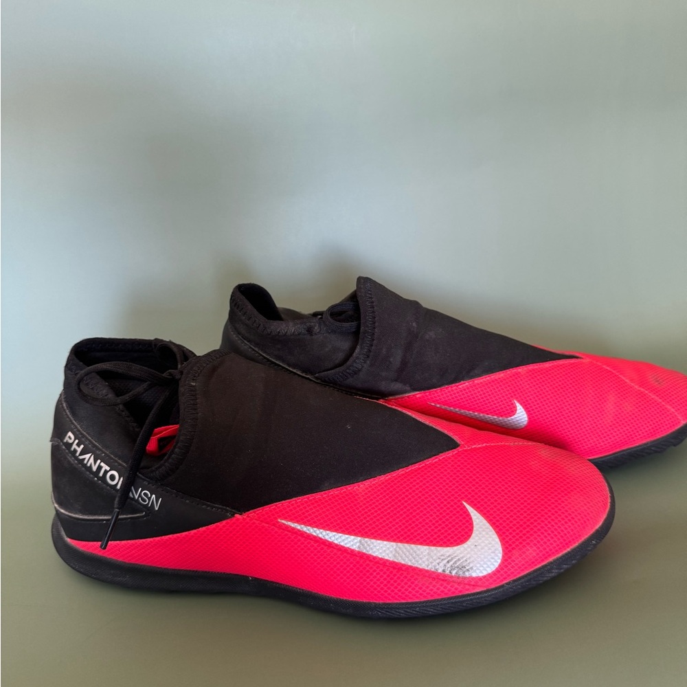 Nike Phantom Vision Indoor Soccer Shoes